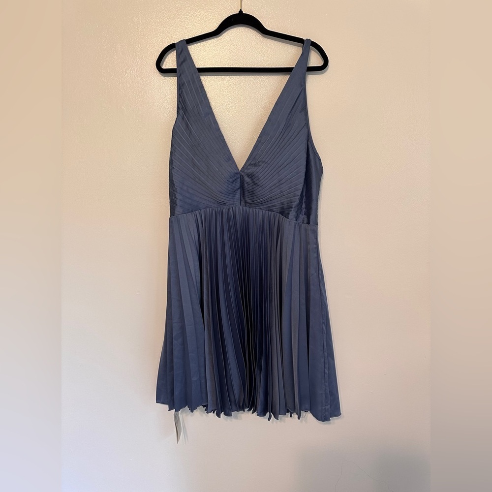 Abercrombie Giselle Pleated Mini Dress in Dusty Blue size XL Tall - Picture 4 of 7